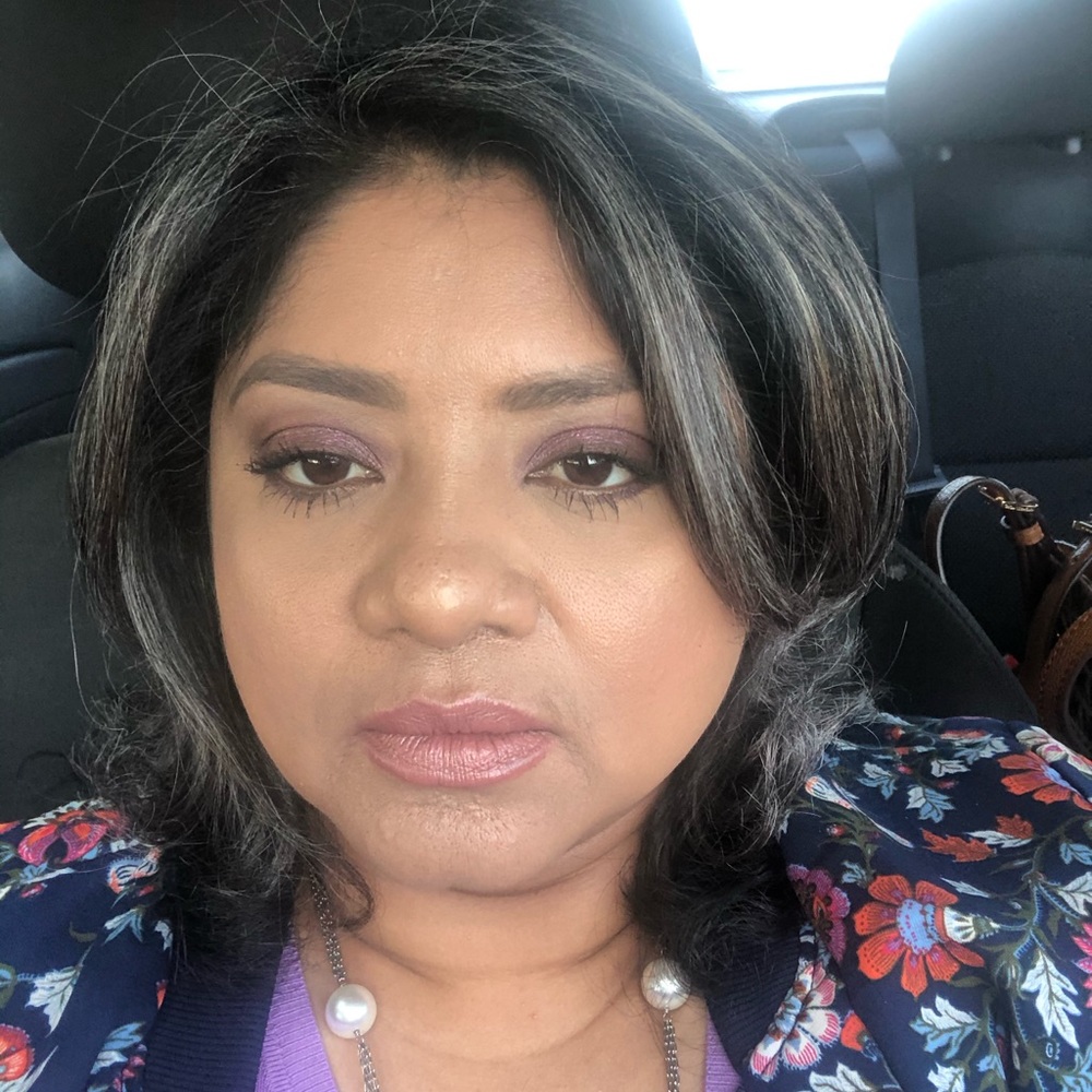 Meet your Posher, Yanet